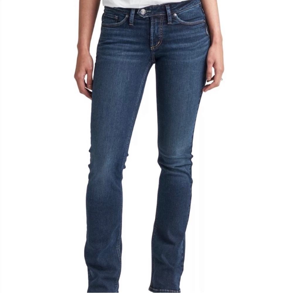 SILVER JEANS - Tuesday Low Rise Slim Bootcut Jeans
Size 28